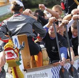 könnyűzenei koncerteknek ad otthont, télen pedig korcsolyapálya öleli körbe. Csónakázó-tó Szomszédságában a romantikus Rózsa liget és a vasban gazdag vizet adó, zenélő Csitáry-kút.