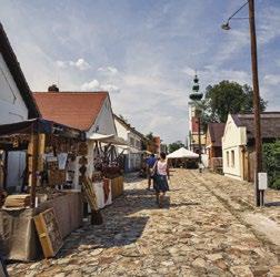 Dietrich család egykori mindennapjaiba és céhemlékeibe pillanthatunk be, a Kézművesek házában pedig ma is élnek a népi mesterségek. www.szikm.hu www.fehervarikezmuvesek.