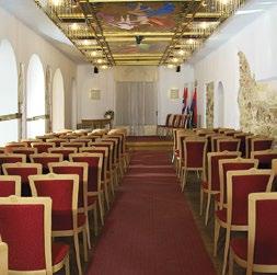 Férőhely: 300 fő (színházszerű berendezésnél) www.szentistvanmuvelodesihaz.