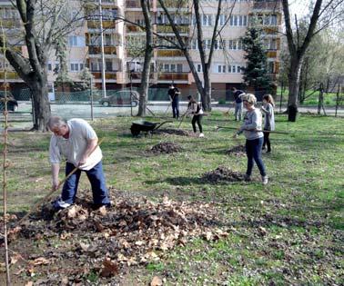 Úgy tudtam, akkor: nincs remény, S csak vittem némán egyre én Halottaim e sziklaboltban Azt hittem, minden elveszett, Nem nyújtott senki sem kezet, Árva, koldus