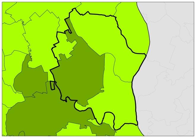 A felsőfokú végzettséggel rendelkezők (13,6 %) aránya az országos átlagtól (19,3 %) is elmarad, valamint a Tolna megyei átlagnál is alacsonyabb. A járás települései között nagyok az eltérések.