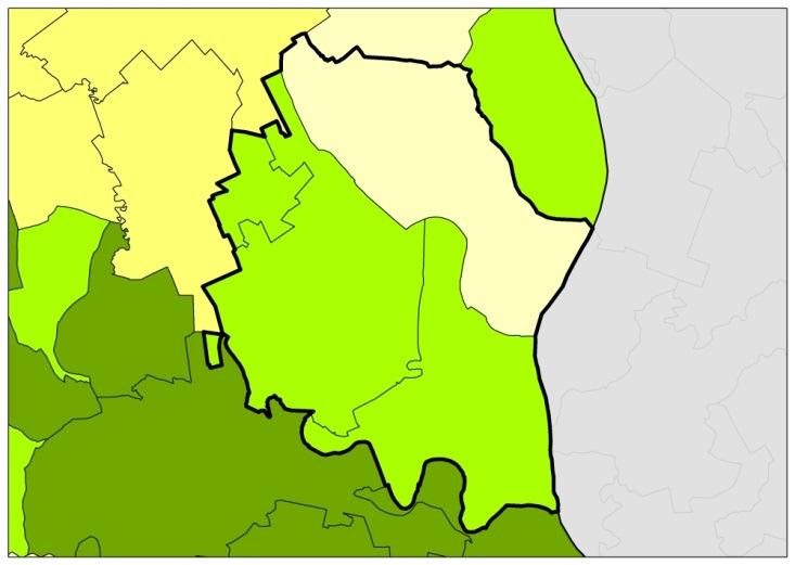 A járás egészét tekintve a szolgáltatások jelentősége még inkább csökken, elmarad a nagyobb térségi adatoktól, azonban az idegenforgalom szerepe nő Fadd esetében.