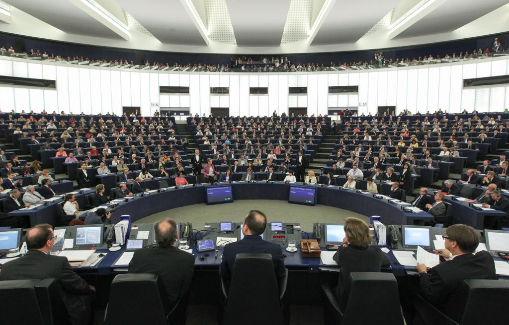 Plenáris ülés Strasbourgban - Európai Unió 2014 Európai Parlament A Tanács első olvasata A Tanács a Parlamenthez hasonlóan a Bizottság javaslatának kézhez vételét követően megkezdi előkészítő