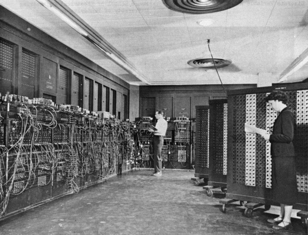 Neumann architektúra ENIAC (Electronic Numerical Integrator and Calculator)