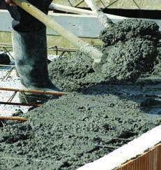 Pontszerű ütőhatás, koncentrált betonömlesztés nem megengedett! A betonozás során a helyszíni vasalást nem szabad elmozdítani.