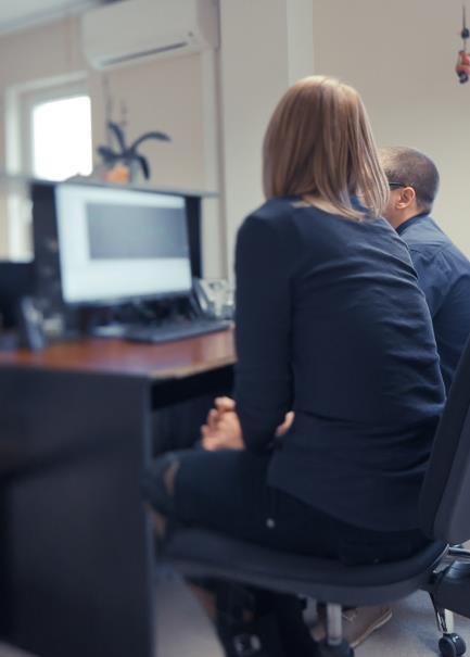 Ismerkedés az online tőzsdével Ismerkedünk a robotos kereskedéssel Minek a hatására döntötted el, hogy szeretnél online kereskedni? Nagyon érdekes, hogy minden hatással van a tőzsdére.
