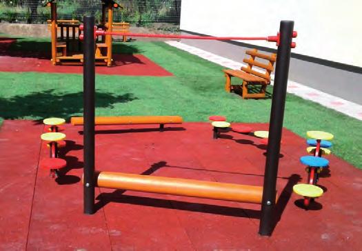 nyilatkozat Alapozás: beton pontalapozás B4-22 Mókuskerék Legnagyobb szabadesés magasság: 0,8 m Esési felület: T=16,0 m
