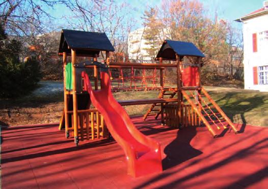 felület: 7,5 m x 8,5 m.