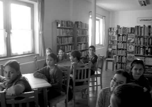 10-én az alsósok népdaléneklõ-, 12-én matematikaversenyen vettek részt. 11-én a hangos olvasási verseny hozta lázba alsósainkat. Ezúttal a városi könyvtárban szerveztük a megmérettetést.