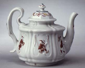 DOCCIA 10. ábra. A Vezzi gyár teáskannája 1720-1727 10 A következő olasz kemény-porcelánt előállító manufaktúrát a Firenze melletti Docciaban alapította Carlo Ginori márki 1737-ben.