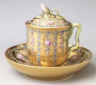 OROSZ PORCELÁNMANUFAKTÚRÁK Az első porcelánkísérletek Nagy Péter cár idején elkezdődtek, 1718-ban.