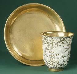 A megrendelői bázist úgy biztosították, hogy megtiltották a külföldi porcelántermékek behozatalát. Az 1852-es londoni világkiállításon a szentpétervári porcelánmanufaktúra aranyérmet nyert.