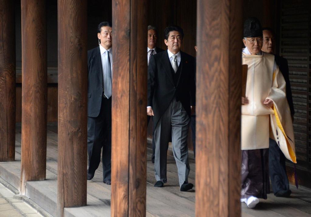 5. Mikor látogathat Jaszukuniba Abe