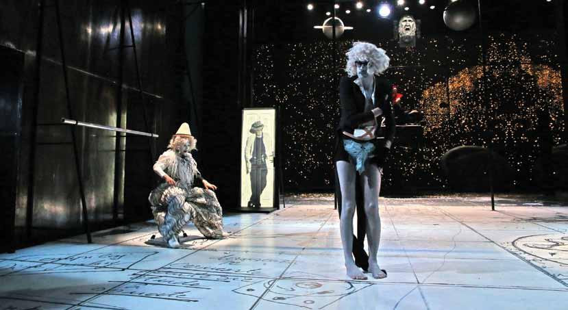 30 Megnyitó a Zikkurat Galériában 13, Thursday, 17:30 Exhibition Opening in the Zikkurat Gallery of the National Theatre alkotótársaként.