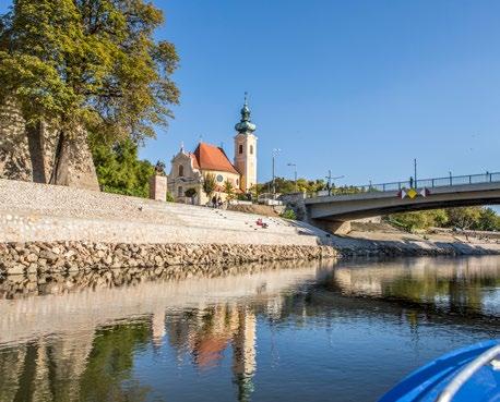 Magyarország történetében. A római korban a provinciát védő castrum (vár) mellé polgárváros is települt.