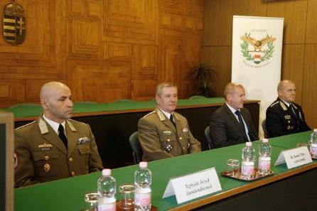 Különösen kiemelkedő Kővágó Zoltán százados teljesítménye, aki diszkoszvetésben - az aktuális világ- és Európa-bajnokot legyőzve - a Katonai Világjátékok első magyar aranyérmét szerezte