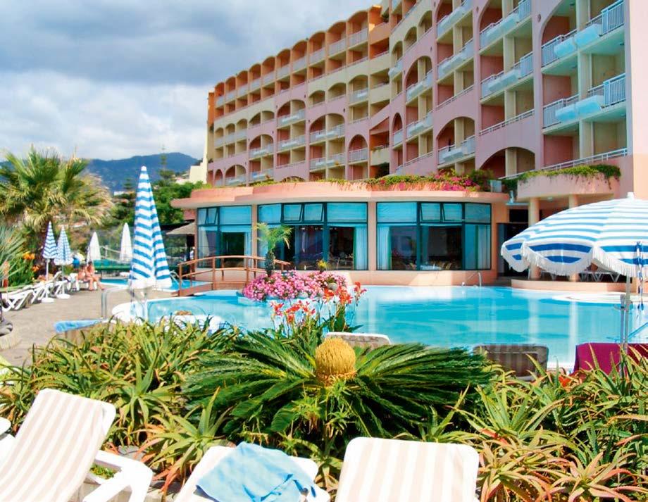 Pestana Bay Ocean Hotel **** Utasaink értékelése: Fekvése: a a kedvelt kettőszázhat szobás szálloda közvetlenül az Atlanti- Óceán partján, a Praia Formosa öbölben található, öt kilométerre Funchal