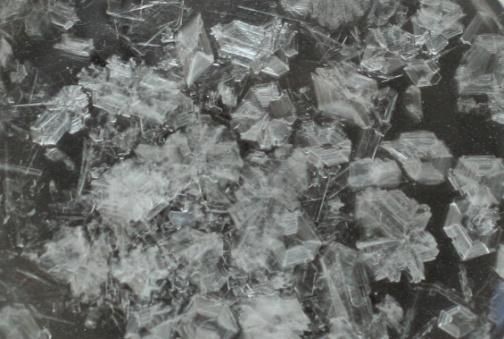 poliizobutilénnel (PIB) keresztkötött poli(n,n-dietilakril-amid) amfifil kotérhálónak felvettem a vizes duzzadási görbéjét, és megvizsgáltam a fényáteresztő képességüket a hőmérséklet függvényében.
