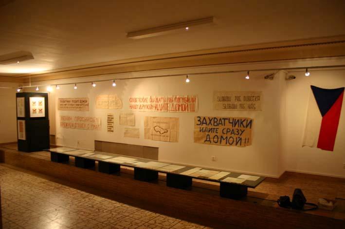 Dlhoročne sa angažuje a angažoval pri spolupráci so zahraničím. Je dlhoročným funkcionárom nevládnej celosvetovej archívnej organizácie Medzinárodnej rady archívov v Paríži.