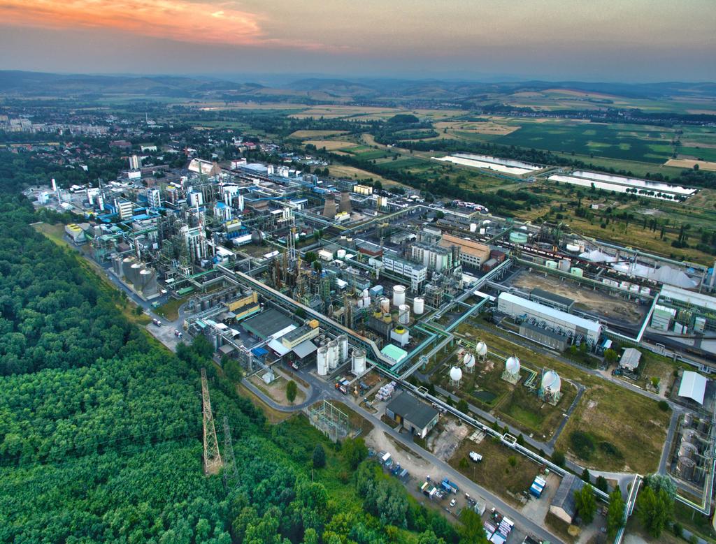 A BorsodChem Európa egyik piacvezető, kiváló minőségű műanyagipari alapanyagokat gyártó vállalata.