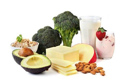 A táplálkozással bevitt kalcium (és részben D vitamin) forrásai
