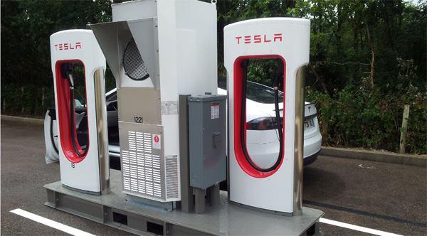Tesla Mode 4 töltőállomás Az elektromos autók töltőinek telepítése Ha úgy dönt, hogy elektromos autója töltéséhez (Mode 3) gyorstöltőt vásárol, akkor azt garázsában, vagy ahol autóját tárolja, fel is