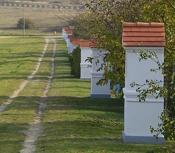 megrongálódtak, eltűntek, az indító kápolnát építkezés