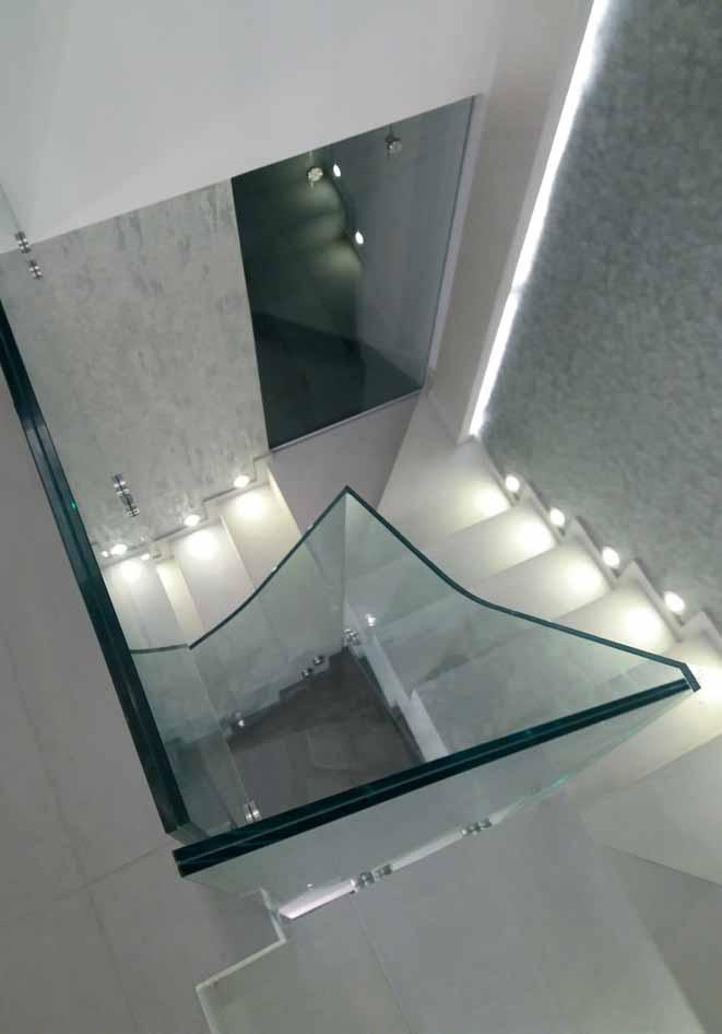 Üveg lépcsők