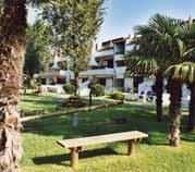 ) EROS - strand 200 m, közelmúltban felújított, standard szobák: sattv, minibár, széf, légkondicionáló, ingyenes wi-fi, balkon, parkoló (fizetős!). Használhatja a mellette lévő Hotel Conca Verde tetőmedencéjét.