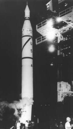 amcsik 10-15 kg-os műholdakkal próbálkoznak óriási hátrány 1958. jan.