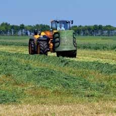 felszereltséggel fejlettebb, intelligens munkagépekhez John Deere 8R széria 245-370 lóerős