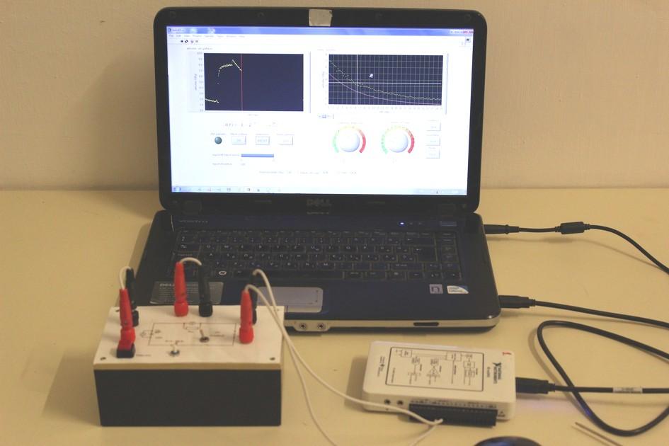 17. A radioaktivitás fajtái, felezési idő, aktivitás, bomlási törvény vizsgálata; felezési idő mérése Mérje meg a rendelkezésre álló eszközök segítségével a vizsgált fizikai mennyiség felezési idejét!