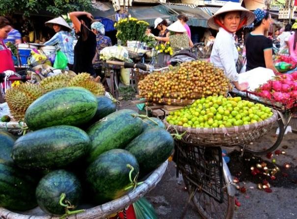 EXTRA NAP HANOIBAN - HANOI ÉLETSTÍLUS ÉS PIACOK Ma délelőtt a vietnami konyha, a piacok és a kis utcai éttermek világában barangolunk.