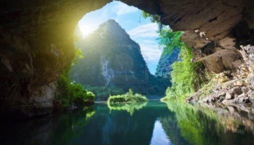 boldog napokat szeretnének szerezni maguknak egy csodás természeti környezetben. Phong Nha Ke Bang a barlangi királyság: A nemzeti park Ázsia legrégebbi, kb. 400 millió éves karsztvidéke.