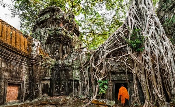 Kambodzsa Siem Reap: Siem Reap ma már egy nyüzsgő város, tartományi székhely. Fantasztikus éjszakai élete, régi piacai és kmer-francia stílusú belvárosa önmagában is izgalmas uticél.