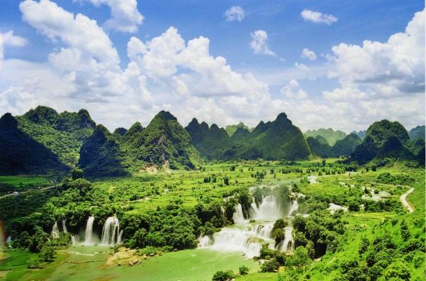 3. nap: Ba Be tó - Pac Bo Grotte - Cao Bang (Étkezés: B/L/D szállás: Cao Bang) Reggeli után indulunk mai uticélunk, Cao Bang felé.