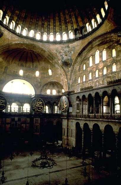 C.) Bizantizáló építészet