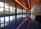 A szálloda legfelső szintjén kialakított wellness részlegében úszómedence, jacuzzi, szaunák, gőzfürdő és relaxációs szoba áll a vendégek rendelkezésére.