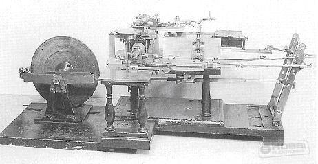 Rácsosztó gép (1860) Jedliket foglalkoztatta a finommechanika és a fénytan is. A fényelhajlás és az interferencia szemléltetéséhez és a kísérletekhez szüksége volt egy optikai rácsra.