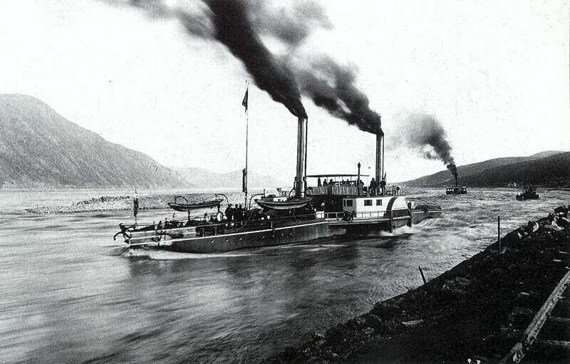 6. ábra: Gőzhajó a Vaskapu-csatornán 1896, Forrás: Gerő et al. (1996) Az első világháború kitörése után a szorosban a hajózás fejlődése lelassult, majd a vereség következtében megtört.