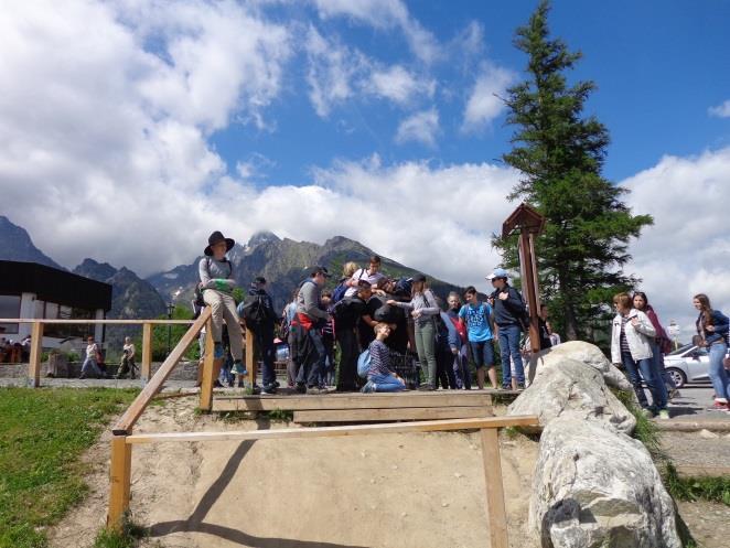 Előtte még részt vettünk a helyi lakosokkal a katolikus templomban szentmisén.