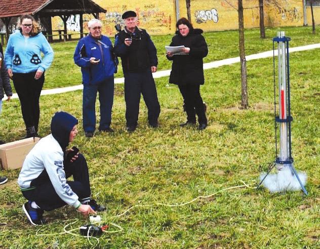 U njima se umetnik Vanja Nenadić (kritisuočava sa sopstvenim egom, odlukama čarka) i Grigorije Jakoje je doneo i odnosom prema najbližim kišić (Bumbar). ljudima u svojoj okolini.