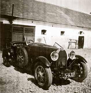 24. 10. 1931: Firma M. Brouse vystavila fakturu na šasi T 43 č. 43257, 820 kg, clo 20 313 Kč 6. 4. 1932: Faktura firmy Bugatti na T 43257 ve výši 26 000 FRF.