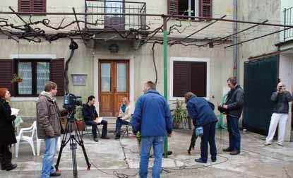 ustvarili tudi precej uspešnih posebnih projektov. To so: - Stopimo skupaj humanitarna prireditev, zbiranje sredstev za otroke z Downovim sindromom, neposreden prenos iz Kopra na 1.