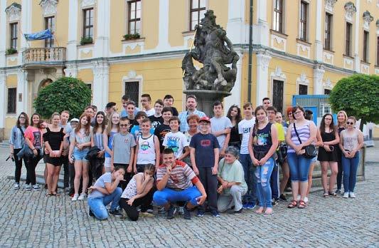 Rádpusztán csikósbemutató és lovaskocsikázás várt ránk. Kézműveskedtünk, játékos vetélkedőn vettünk részt, de mégis a legnagyobb élményt a Balaton hűsítő vize nyújtotta.