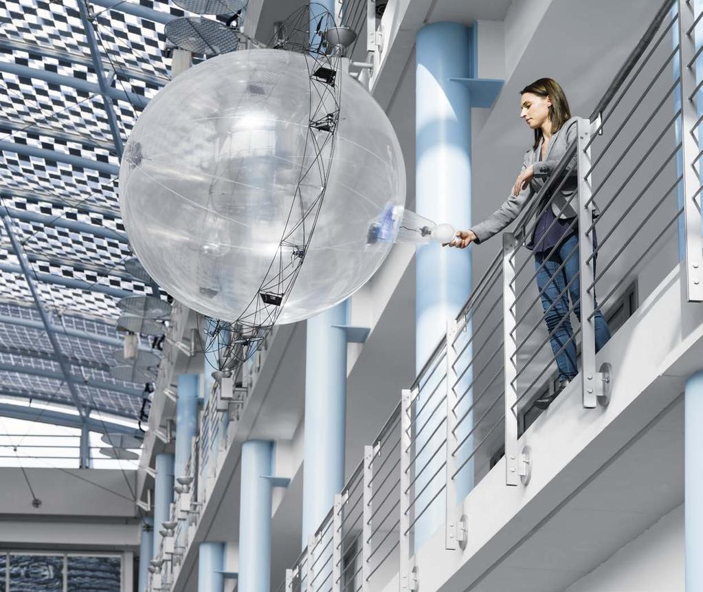 repülő héliumgömb az emotion Spheres legújabb fejlesztése. A Festo első alkalommal fejlesztett ki adaptív légcsavarokat a hajtási koncepcióhoz.