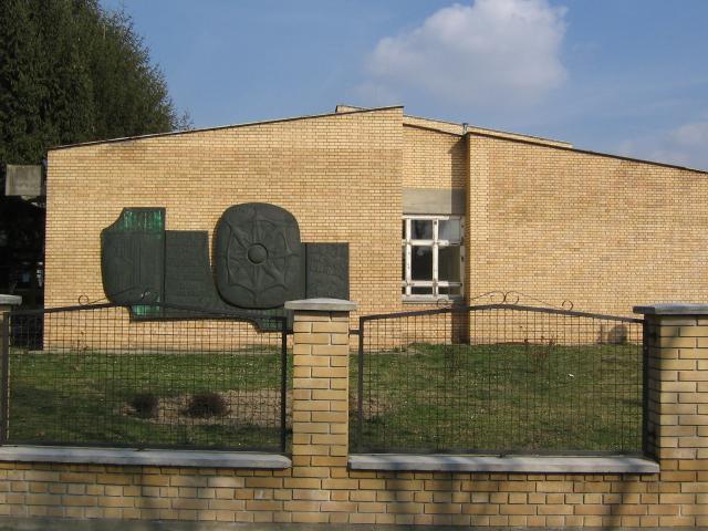 Кабинети и учионице Нова школска зграда је предата 1979. године.