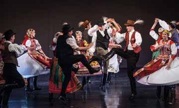 A közel 300 táncos Deszkről, Röszkéről és Szegedről egy két és fél órás gyönyörű műsorral örvendeztette meg a nézőket.