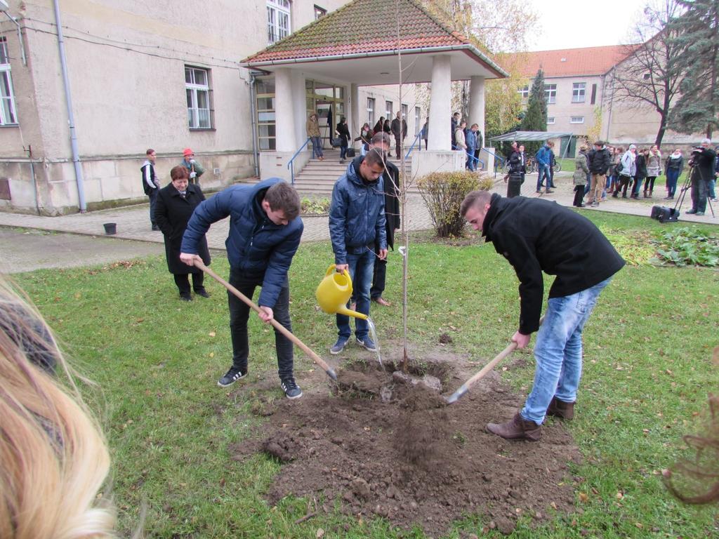 A holokauszt-téma a magyar irodalomban Előadó: Szávai Dorottya ( A Pannon Egyetem docense) A holokauszt magyar veszteségei Előadó: Pécsi Tibor (a Holokauszt Emlékközpont munkatársa) Műhelymunka az