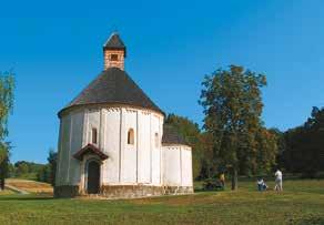 38 zaščitenih cerkva v Sloveniji rotunda iz 13. st (cerkev svetega Nikolaja).